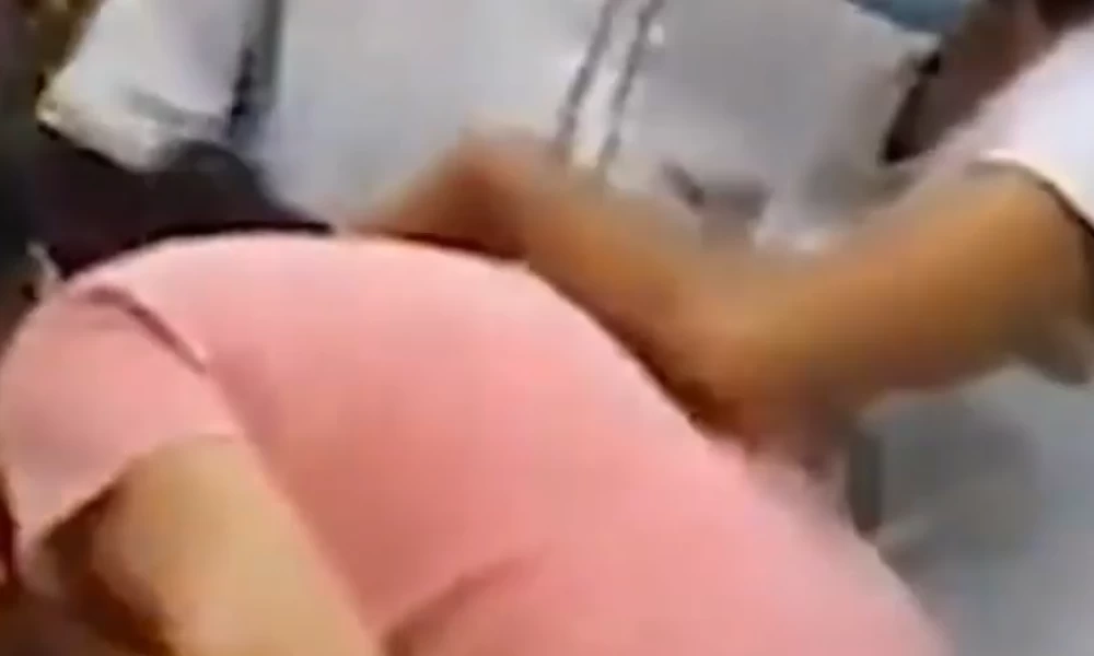 Απελπισμένη κόρη προσπαθεί να επαναφέρει στην ζωή την νεκρή μητέρα της